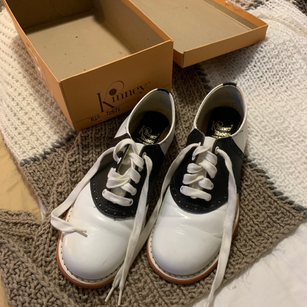 Kinney’s Original saddle shoes vintage with box